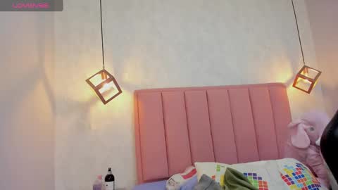 Snapshot of mayroberts chatting on 02.10.25 MAY online show from 02.10.25