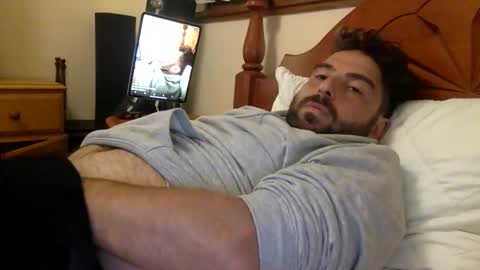 Snapshot of mazl0w chatting on 12.14.25 mazl0w online show from 12.14.25