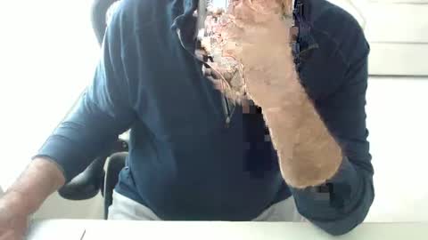 Snapshot of mbeastie chatting on 01.10.25 Beastie online show from 01.10.25