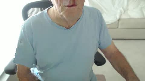 Snapshot of mbeastie chatting on 03.04.25 Beastie online show from 03.04.25