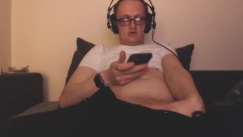 Snapshot of mcmike_es chatting on 12.07.24 Mike online show from 12.07.24