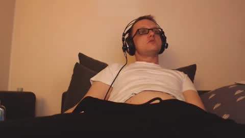 Snapshot of mcmike_es chatting on 12.24.24 Mike online show from 12.24.24