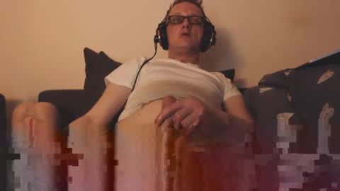 Snapshot of mcmike_es chatting on 12.26.24 Mike online show from 12.26.24