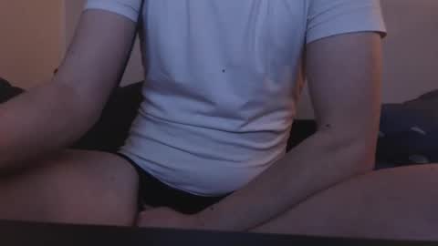 Snapshot of mcmike_es chatting on 01.01.25 Mike online show from 01.01.25