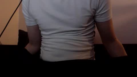 Snapshot of mcmike_es chatting on 01.02.25 Mike online show from 01.02.25