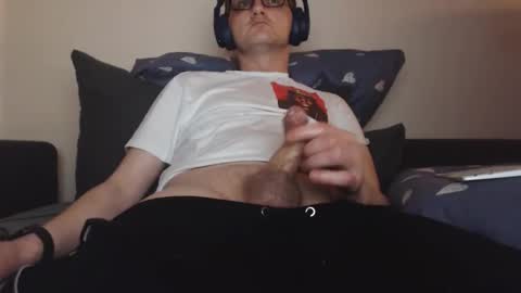 Snapshot of mcmike_es chatting on 01.03.25 Mike online show from 01.03.25