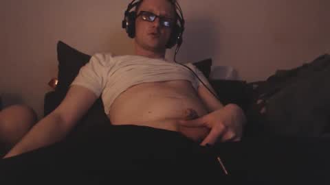 Snapshot of mcmike_es chatting on 02.01.25 Mike online show from 02.01.25