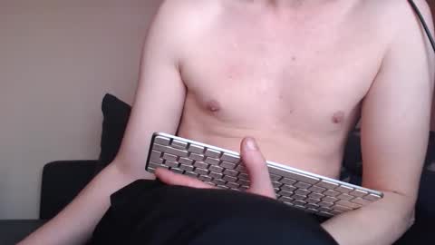 Snapshot of mcmike_es chatting on 02.22.25 Mike online show from 02.22.25