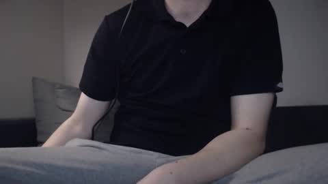 Snapshot of mcmike_es chatting on 10.03.25 Mike online show from 10.03.25