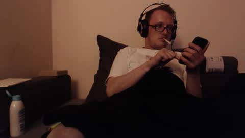 Snapshot of mcmike_es chatting on 10.25.25 Mike online show from 10.25.25