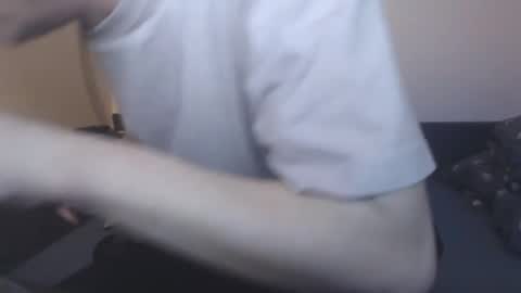 Snapshot of mcmike_es chatting on 10.31.25 Mike online show from 10.31.25