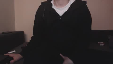 Snapshot of mcmike_es chatting on 11.21.25 Mike online show from 11.21.25