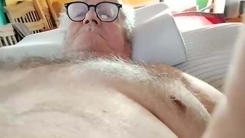 Snapshot of mcwire4 chatting on 01.04.25 mcwire4 online show from 01.04.25