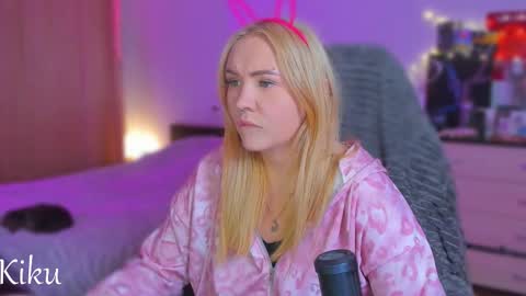 Snapshot of mdaluna chatting on 10.12.25 Kiku online show from 10.12.25