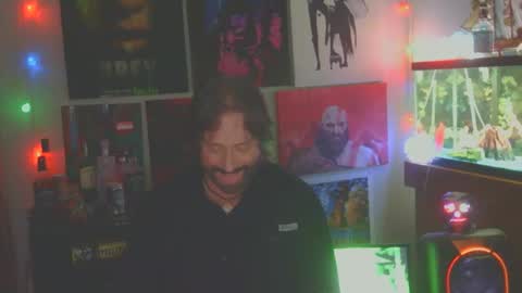 Snapshot of mdtpoker chatting on 10.29.25 Poker online show from 10.29.25