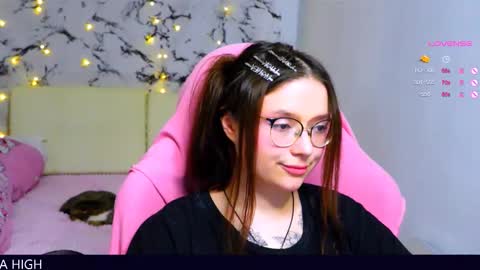 Snapshot of me_hanna chatting on 03.10.25 Hanna online show from 03.10.25