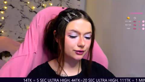 Snapshot of me_hanna chatting on 03.11.25 Hanna online show from 03.11.25