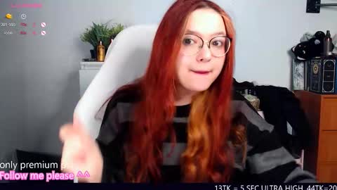 Snapshot of me_hanna chatting on 10.12.25 Hanna online show from 10.12.25