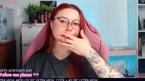 Snapshot of me_hanna chatting on 11.07.25 Hanna online show from 11.07.25