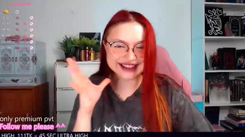 Snapshot of me_hanna chatting on 11.08.25 Hanna online show from 11.08.25