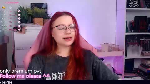 Snapshot of me_hanna chatting on 11.11.25 Hanna online show from 11.11.25