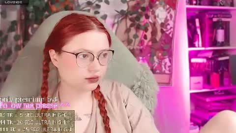 Snapshot of me_hanna chatting on 06.18.26 Hanna online show from 06.18.26