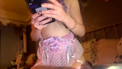 Snapshot of meadowmoon3 chatting on 09.25.25 meadowmoon3 online show from 09.25.25