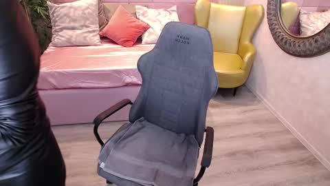 Snapshot of meamandax chatting on 10.14.25 meamandax online show from 10.14.25