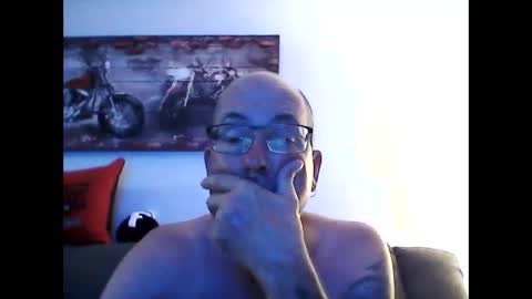 me at home online show from 10.03.25