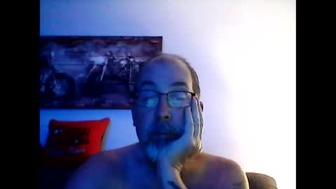 Snapshot of meathome3 chatting on 12.21.25 me at home online show from 12.21.25