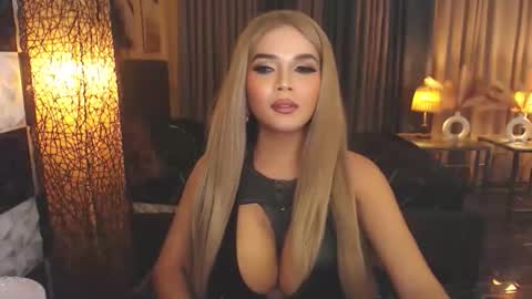 Snapshot of meatyhorsecocktrans chatting on 10.11.25 meatyhorsecocktrans online show from 10.11.25