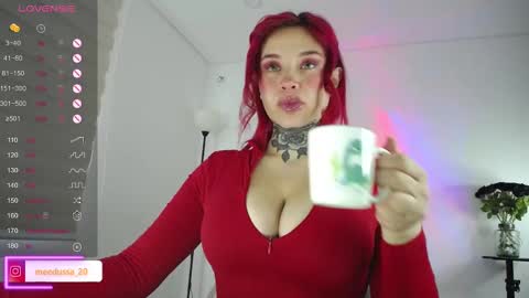 Snapshot of medusa_20 chatting on 10.30.25 Johana online show from 10.30.25