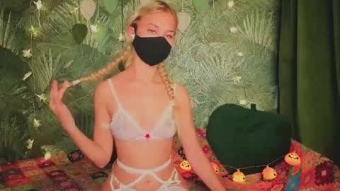 meeeewmeeeeow online show from 10.29.25