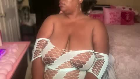Snapshot of meetsouthernpeach chatting on 05.19.26 Southern Peach online show from 05.19.26
