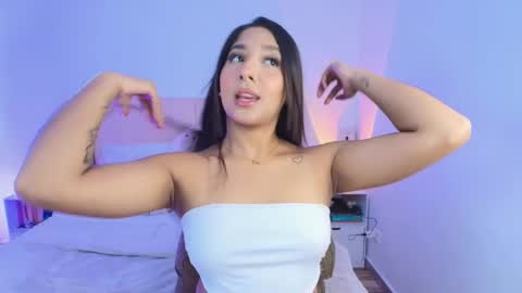 Snapshot of megan_ale chatting on 11.05.25 megan ale online show from 11.05.25