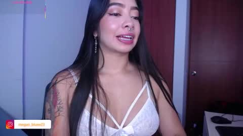 Snapshot of megan_bluee_ chatting on 11.25.25 Megan Bluee online show from 11.25.25