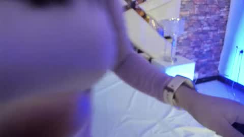     online show from 10.11.25