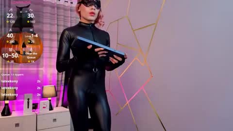 megan do santos online show from 10.31.25