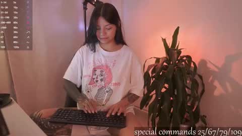 Snapshot of megan_evaans chatting on 11.28.25 welcome guys please help me to reach 100 hands up Thanks online show from 11.28.25