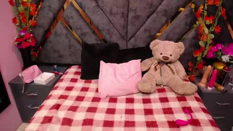 Snapshot of megan_latinn chatting on 01.14.26 megan_latinn online show from 01.14.26