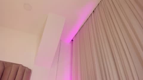 Snapshot of megan_leal1 chatting on 12.05.24 online show from 12.05.24