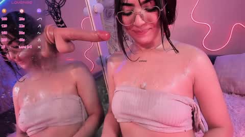 Snapshot of megan_moore__ chatting on 12.17.24 online show from 12.17.24