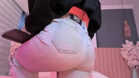 Snapshot of megan_moore__ chatting on 02.12.25 online show from 02.12.25