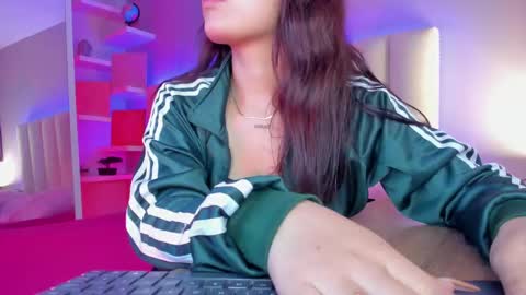 Snapshot of megan_moore__ chatting on 03.06.25 online show from 03.06.25