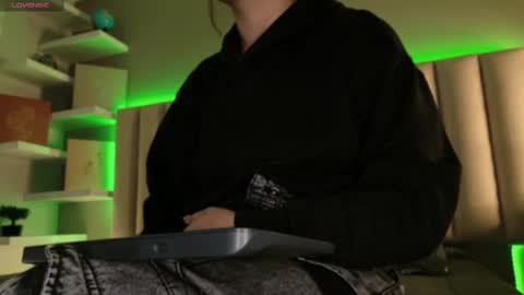 Snapshot of megan_moore__ chatting on 09.18.25 online show from 09.18.25