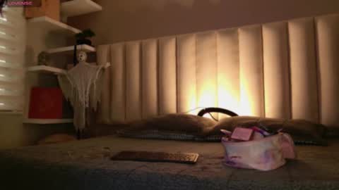 Snapshot of megan_moore__ chatting on 10.18.25 online show from 10.18.25