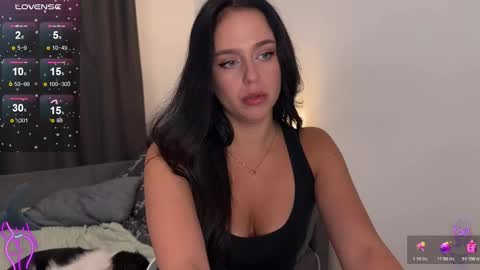 Snapshot of megan_nilson chatting on 10.24.25 Megan online show from 10.24.25