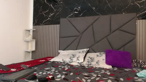 Snapshot of megan_stathan chatting on 12.29.24 Megan online show from 12.29.24