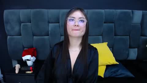 Snapshot of megan_sweet_1 chatting on 12.29.24 megan_sweet_1 online show from 12.29.24