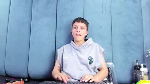 megan_thompsonn_ online show from 02.15.26